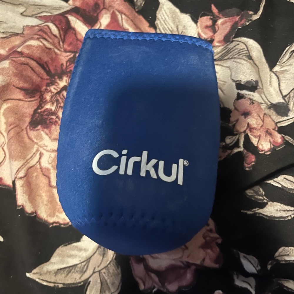 Blue cirkul water bottle 22oz Sleeve
